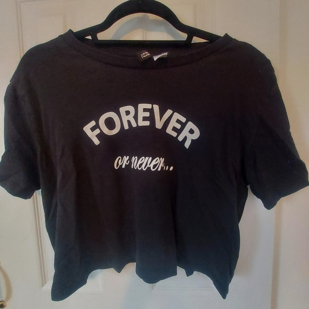 🌟 3/$10 Divided Crop T-shirt